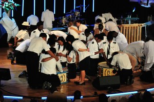 Jovens dedicam suas vidas a Deus